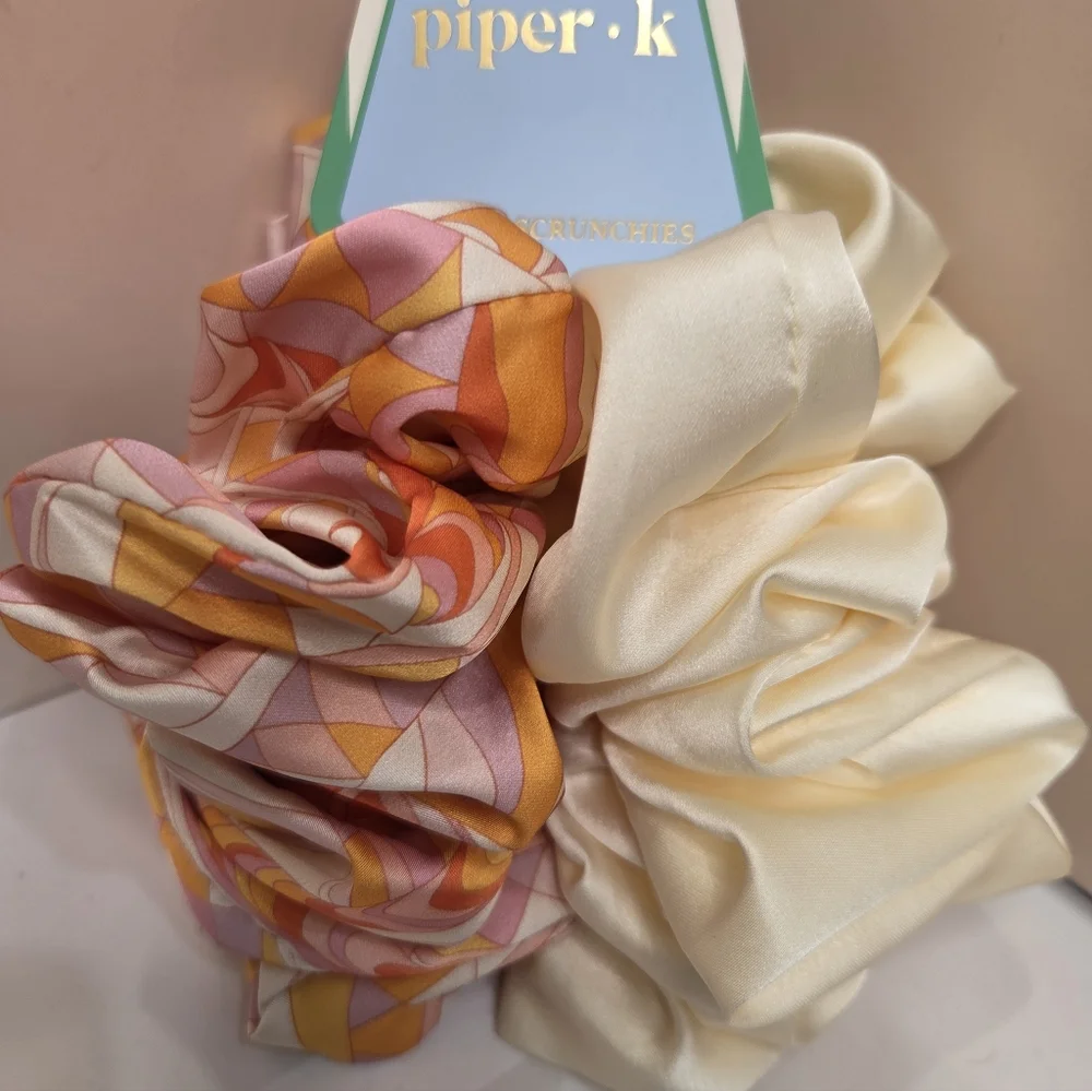 💛▪️Piper K ▪️2 Geometric and Satin Scrunchies Set - Pink and Cream